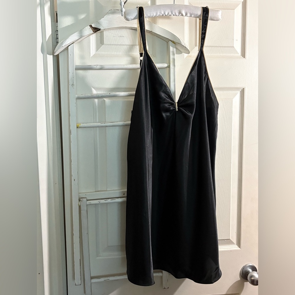 Jones New York Black and gold slip